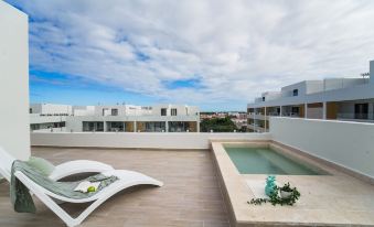 4 Bedroom Beach Penthouse w Private Rooftop