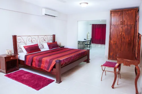 Maxwell Court Apartments