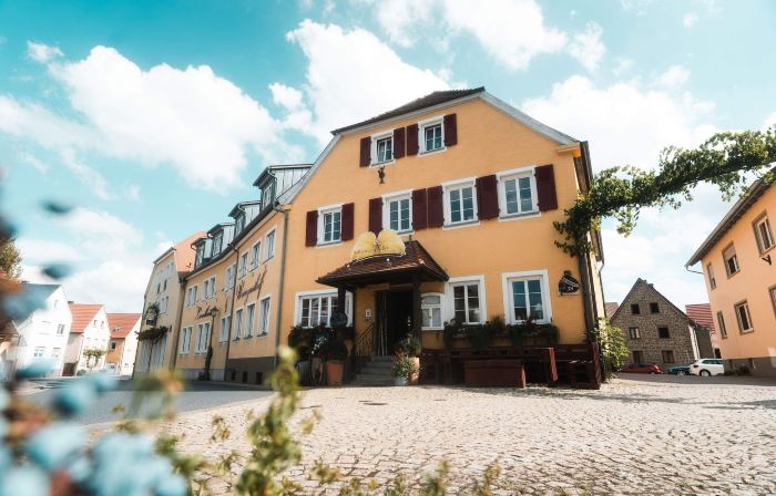 Landhotel Und Weingasthof Schwarzer Adler