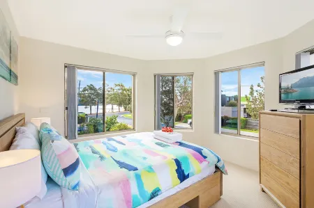 Sails Luxury Apartments Merimbula Отели в г. Меримбула