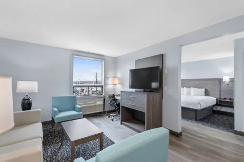 Emerald Hotel & Suites Calgary Airport - 2-Star
