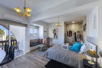 Castle Holiday Apartments Отели в г. Гермасойя