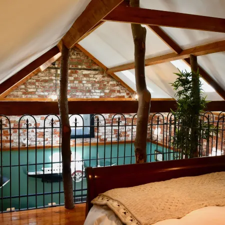 2-Bed 18th Century Barn - Sleeps 6 - Pet Friendly