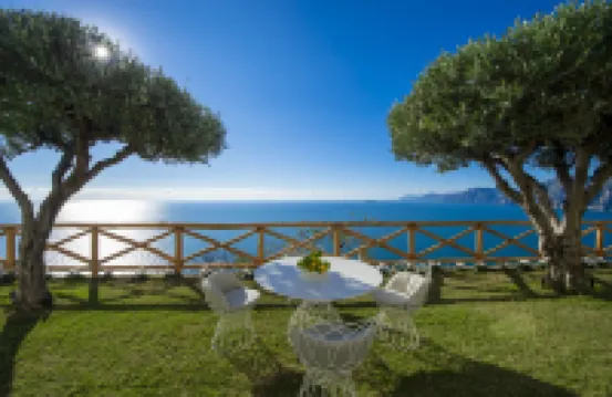 獨享普拉亞諾別墅，配有游泳池和景觀