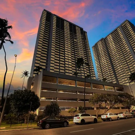 Artsy 32nd Floor Condo with Modern Furnishings & Gorgeous Ocean Views Condo