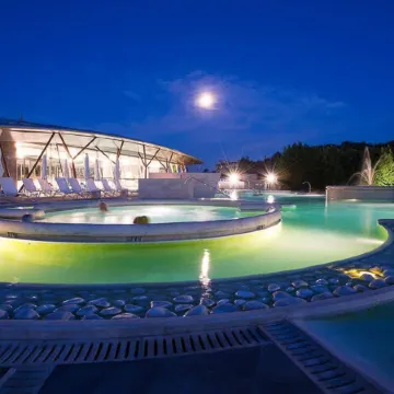 Panoramic Villa in Tuscany Rolling Hill, Well Connected, Everyday New Journey to