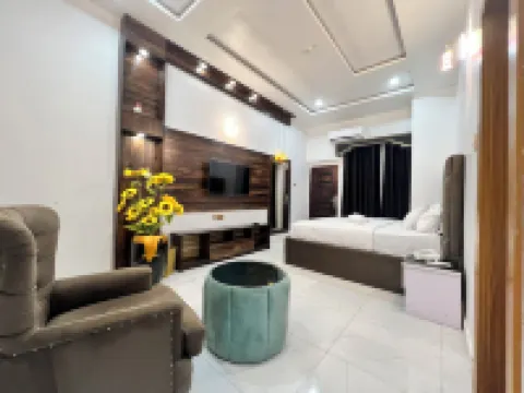 Clique Court Hotel & Suite Hotels in Warri