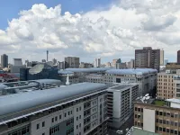 4 on Pritchard Luxury Suites Các khách sạn gần Ga Braamfontein