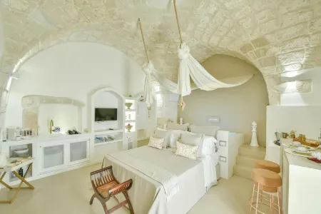 Eurydice Suite Отели в г. Остуни