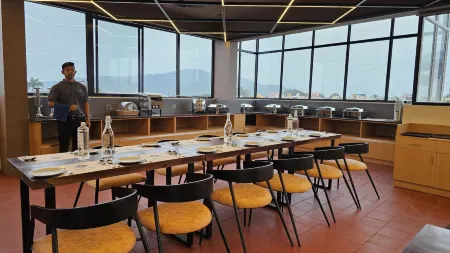 Emerald Urban Comforts Отели рядом с достопримечательностью «Sri Chamundeshwari Temple»