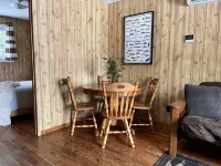 Staying by the Lakeside Cottages Hotels in Plummer Additional