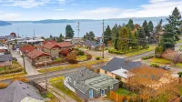 Walk to the Waterfront! the Hobbit House Hotels in Tacoma