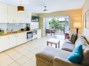 Elysium Private Apartments at Beach Club & Spa