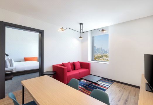 2. 알로프트 알 미..