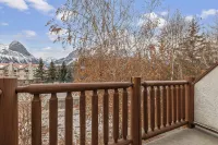 Canmore Rocky Mountain Inn - Mountain view