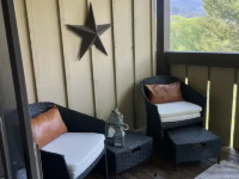 Chalet Retreat w Mountain View’s in Jackson Hole Hotels in Moose Wilson Road