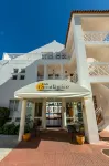 奧拉蘭提蔻俱樂部觀光公寓飯店 The Strip 餐飲街附近的飯店