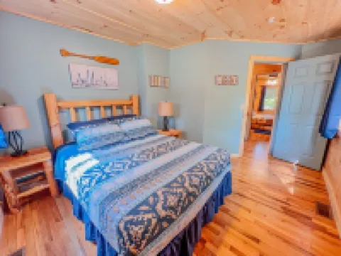 Three A-frame Cabins, a provate Pond, row boats!