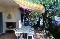 Casa Adosada con Jardin y Barbacoa a dos Pasos de la Playa