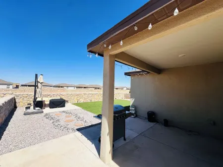 Elvis’s Cozy Casa- Charming 3 bedroom,2 bathroom home w/ Mountain views Отели рядом с достопримечательностью «Museum of Nature & Science»