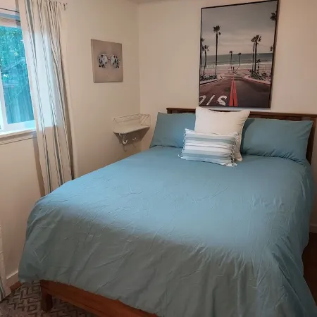 Bright & Trendy Cottage Close to Downtown Albany & Near OSU, Sleeps 4