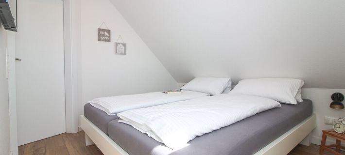 Comfortable apartment on the upper floor for 4 people with balcony, garden & terrace. Hotels in Greetsiel