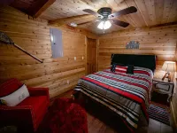 Big Cypress Lodge on Sante Fe River-Sleeps 14, Bring horses, RV and your boat!