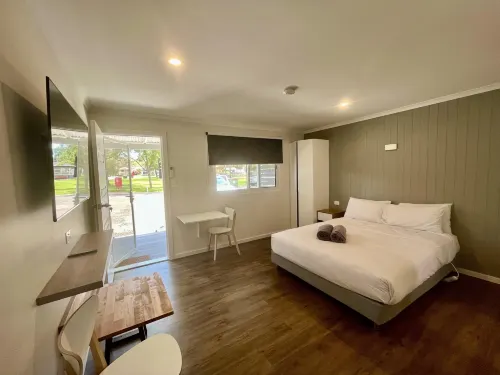 Young Caravan Park Hotels in Young