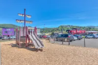 Cozy Living Spaces and Large Yard - Inviting Custom Retreat