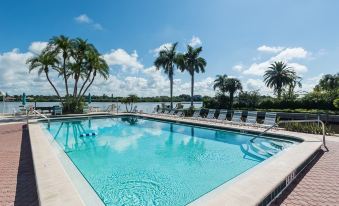 Pool Hot Tub and Fishing Pier - 0224812000kg71wst86C4 R 339 206 R5 D