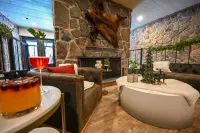 Kitchenette, Smart TV and Outdoor Pool View - Cozy Retreat Hotels in Terra Alta
