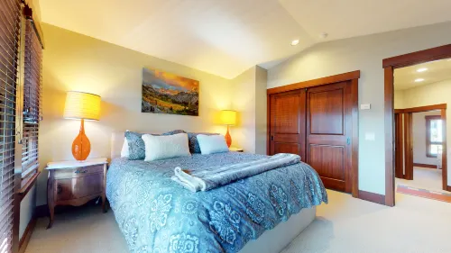 Charming Mountain Escape with Hot Tub and Garage - Stunning Retreat