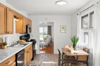 Cozy Vinyl Listening Station and Spacious Backyard - Charming Retreat Hotels in Peoria Heights