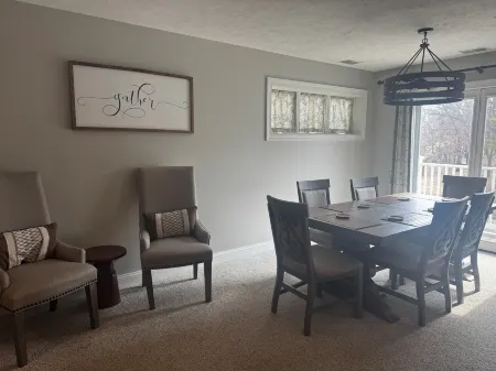 Charming Condo with Balcony and Central Air - Inviting Urban Retreat