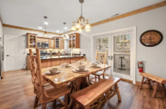 Charming Townhome with Scenic Views and Game Room - Cozy Mountain Retreat