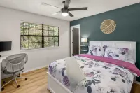 Private Hot Tub and Spacious Yard Near Scenic Trails - Cozy Retreat