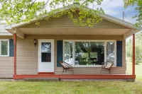 Charming Farm Retreat with Modern Comfort - Exquisite Tranquility Escape
