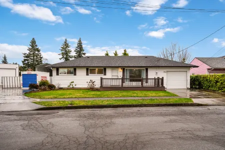 Abundant Apple Tree and Relaxing Getaway - Charming Oasis