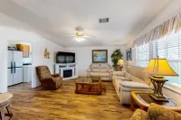 Cozy home in a quiet neighborhood steps from the beach and close to attractions Hotel a Laguna Beach