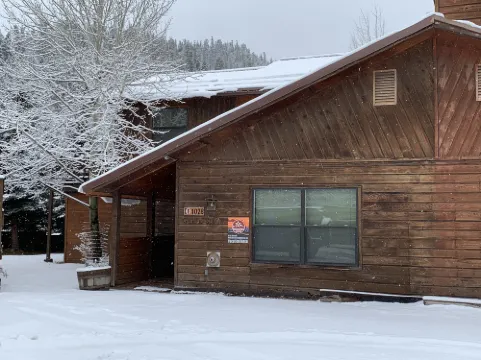 Sauna Access and Scenic Balcony - Cozy Tranquil Retreat