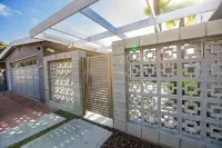 Pool and Breathtaking City Views - Captivating Mid-Century Oasis