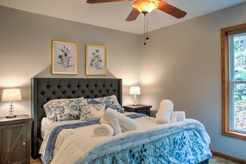 Charming Mountain Haven with Gas Fireplace and Fire Pit - Cozy Escape