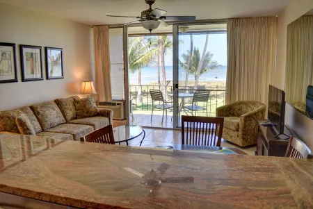 Second Floor Oceanview with Gorgeous Sunsets Отели рядом с достопримечательностью «Kihei Aquatic Center»