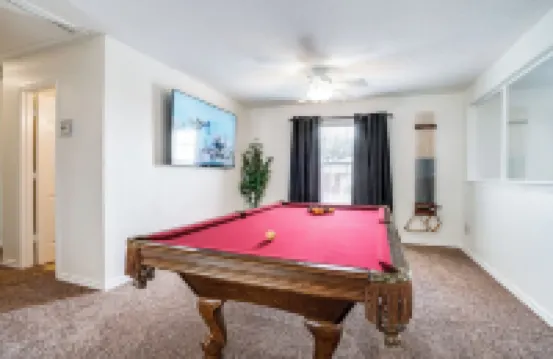 Fantastic 4 King Bed : Pool Table : Perfect Location