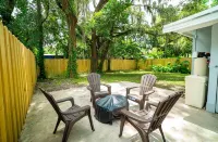 Comfortable Kitchen and Proximity to Attractions - Stylish Cozy Retreat Greater Carrollwood住宿飯店