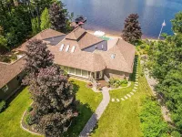 Private Beach, Tiki Bar, Covered Deck, and Dock - Luxurious Serene Haven