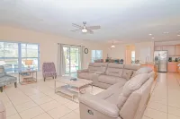 Stunning Retreat - Pool, Theme Parks, Modern Comforts Hotels in Davenport