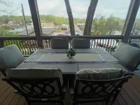 Charming Retreat with Hot Tub and Arcade - Cozy Modern Escape Hotel a Blue Ridge