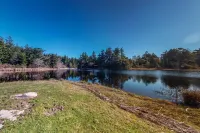 Serene waterfront haven with lake views, fenced yard & home office Hotels in Curry County
