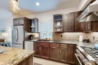Stunner apt with fireplace, grill, partial ocean views & partial AC